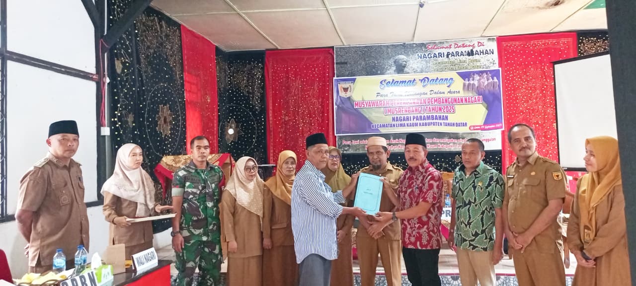 Ketua tim serahkan hasil Musrenbang pada anggota DPRD Provinsi Sumbar Zuldafri Darma